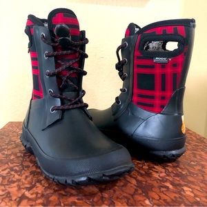BOGS Boy Black and Red Plaid Snow Rain Boots, Size 11